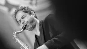 Le saxophoniste Peter Corser