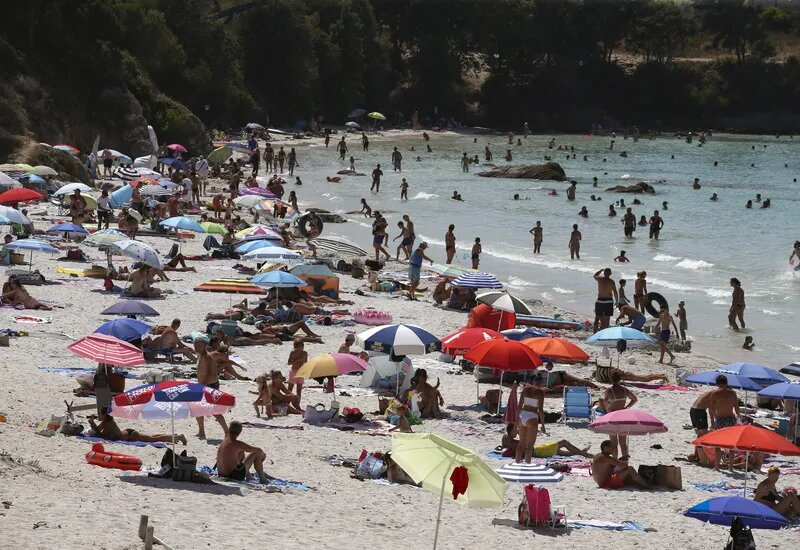 Une plage insulaire, du côté de Coti-Chiavari, durant l'été.