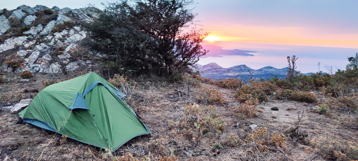 Les bivouacs, les repas, la toilette et les ravitaillements ont demandé un travail de repérage important pour trouver les bonnes adresses ou les lieux répondant à ses besoins.