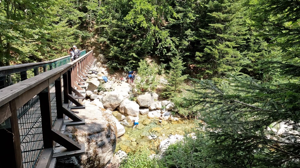 À la passerelle avant le col de Verde, la baignade est obligatoire.